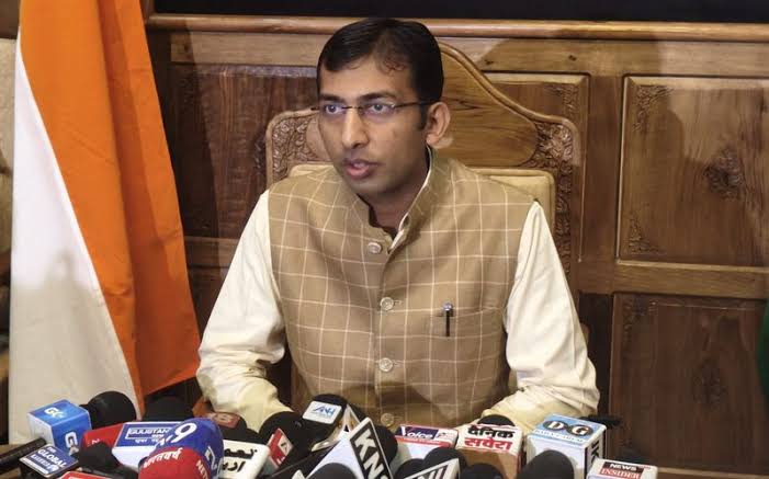 Next few hours crucial, people need to remain alert: Div Com Kashmir